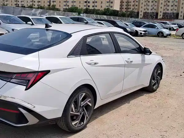 Hyundai Elantra 2023