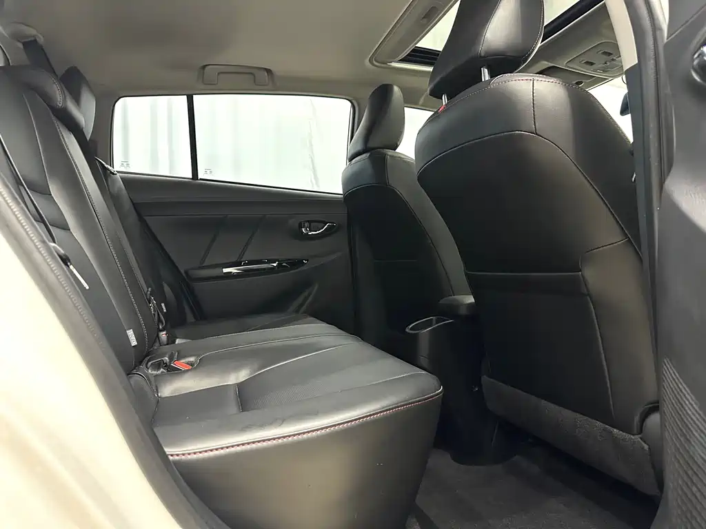 Toyota Yaris L 2022 — фото 11