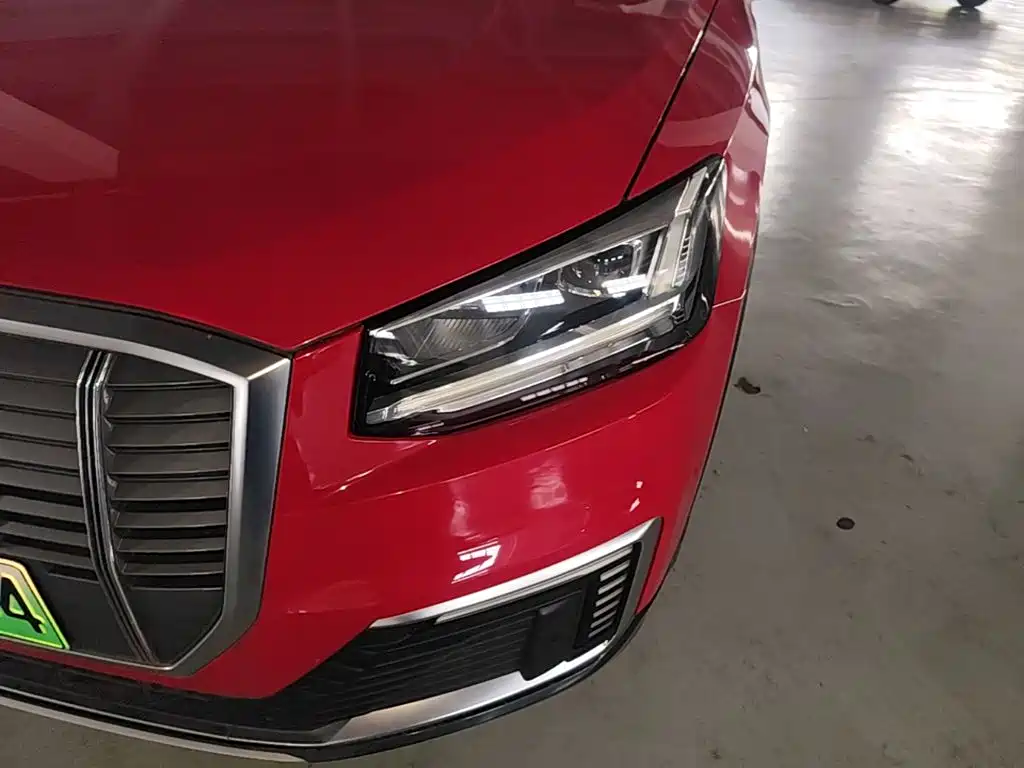 Audi Q2L e-tron 2020 — фото 15