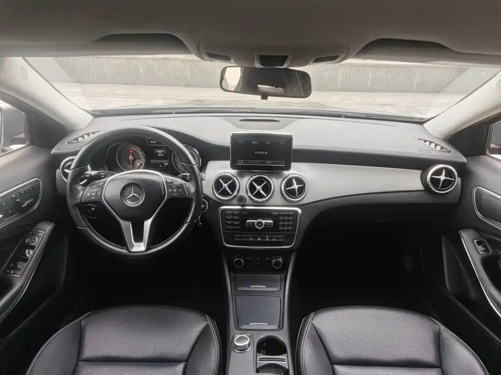 Mercedes-Benz GLA 2015