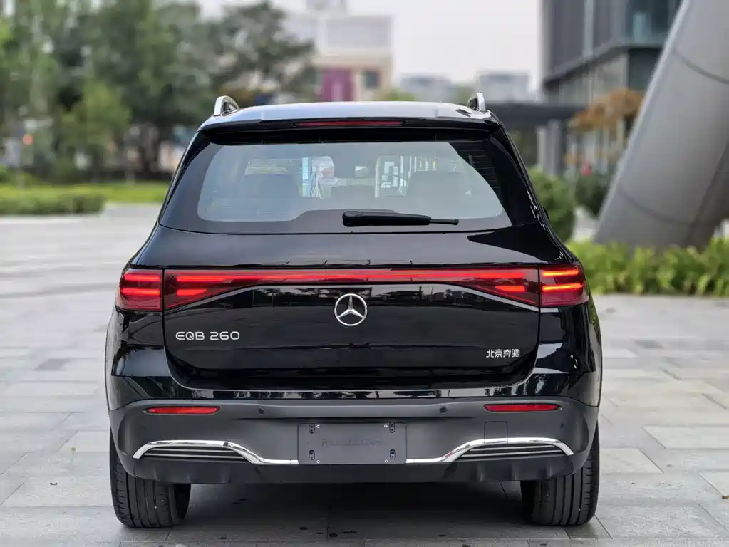 Mercedes-Benz EQB 2025