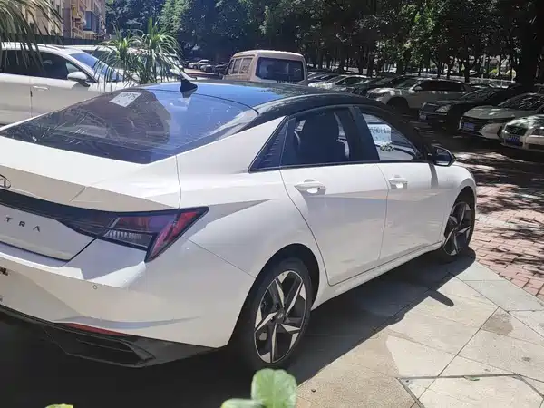 Hyundai Elantra 2022
