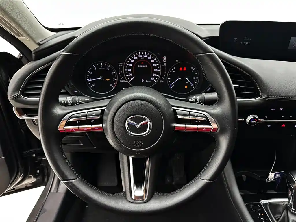 Mazda 3 Axela 2022 — фото 17