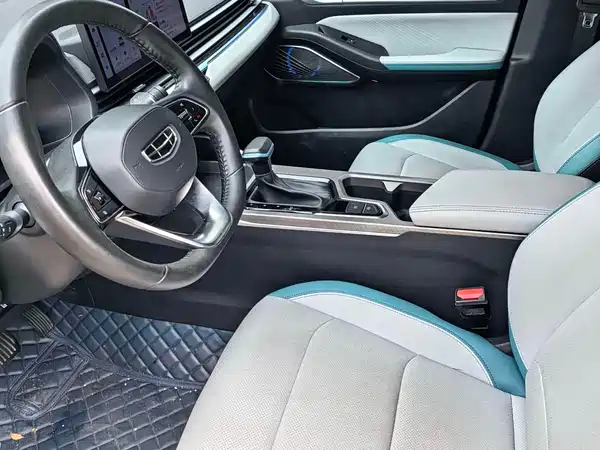 Geely Emgrand 2023