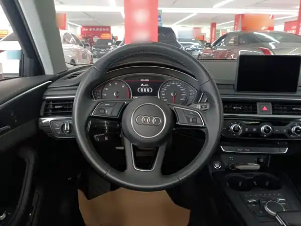 Audi A4L 2019