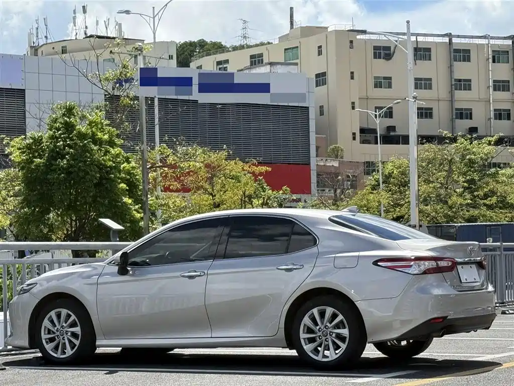 Toyota Camry 2022 — фото 7