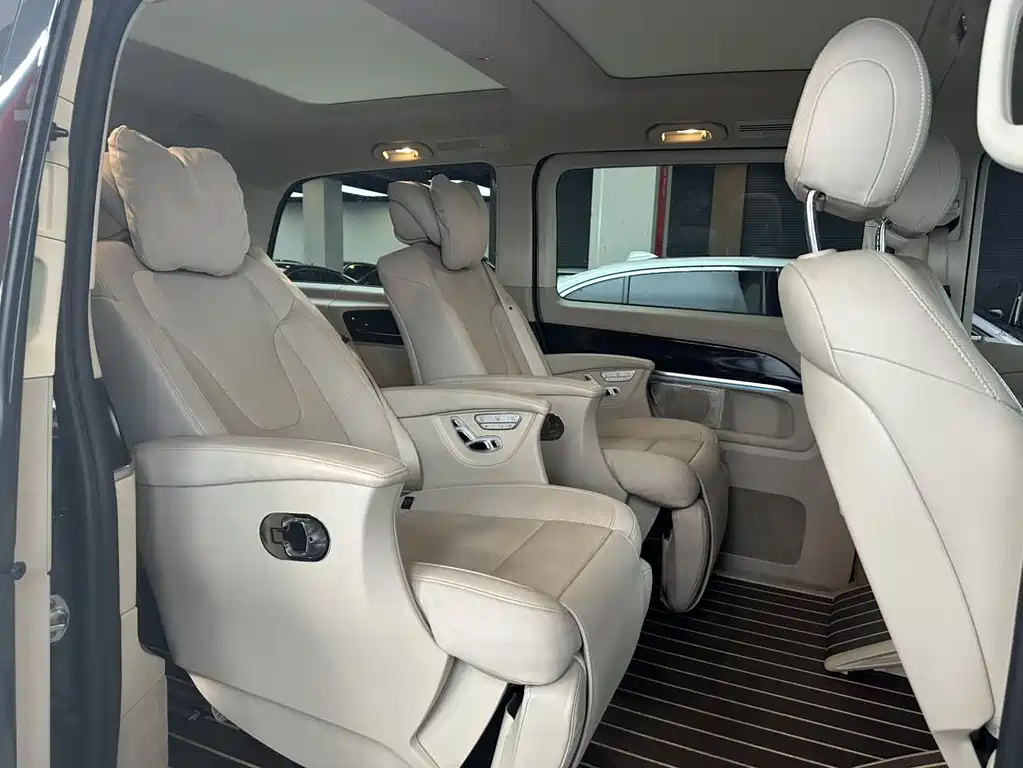 Mercedes-Benz V-Class 2020 — фото 10