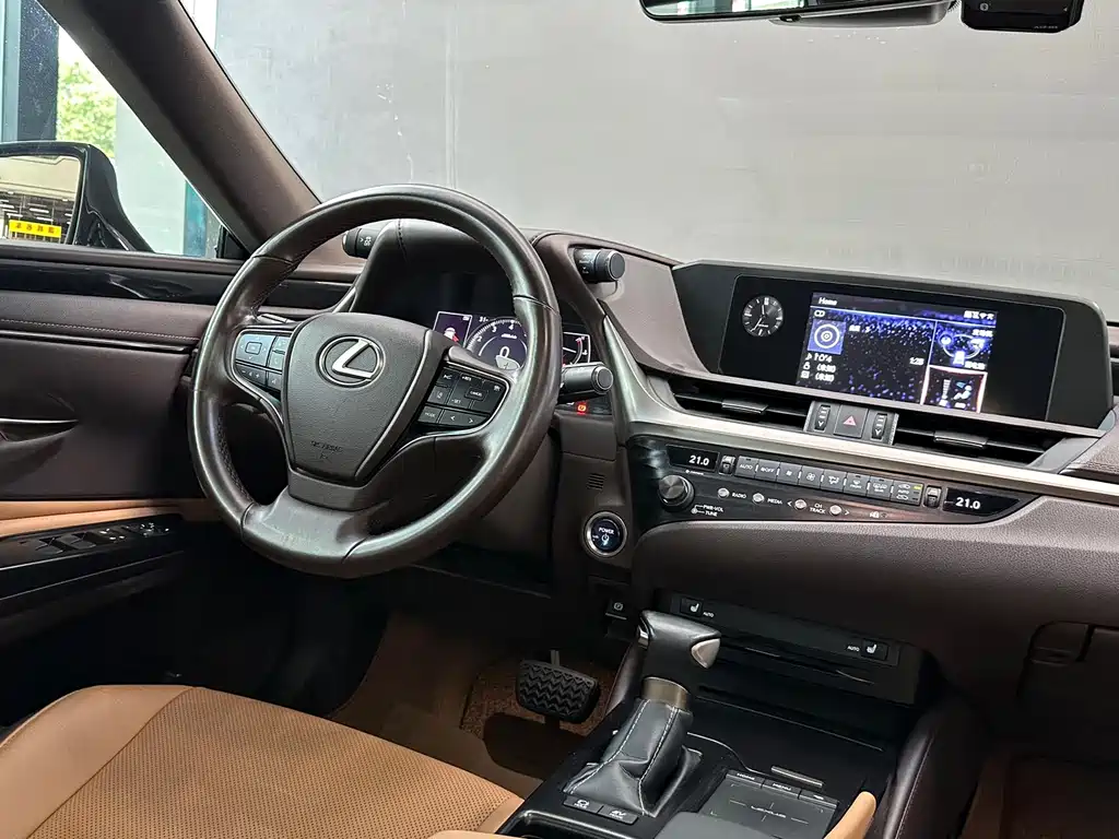 Lexus ES 2020 — фото 11