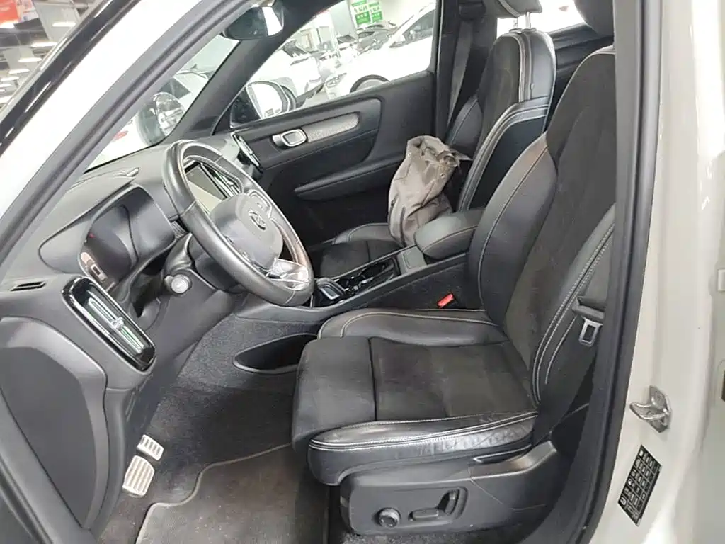 Volvo XC40 NEV 2021 — фото 15