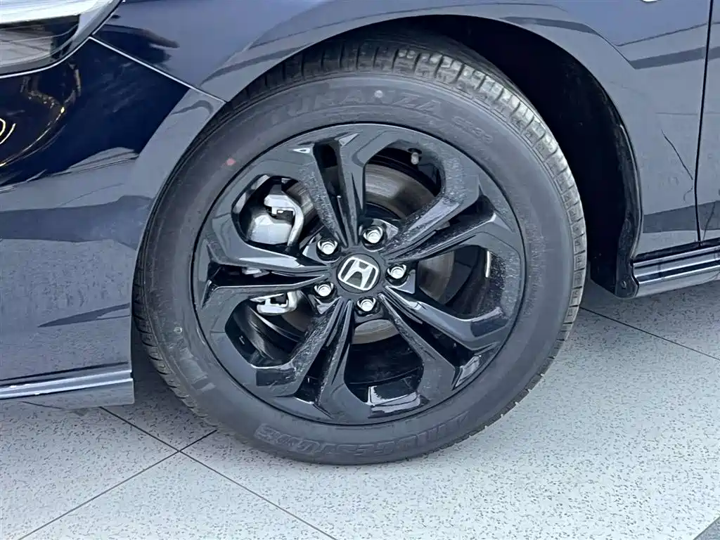 Honda Accord — фото 11