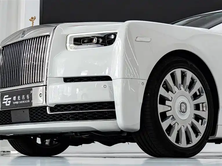 Rolls-Royce Phantom 2019 — фото 20