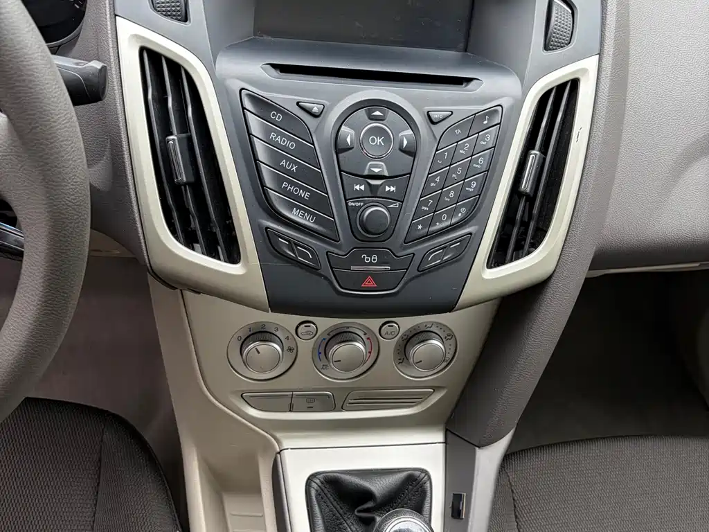 Ford Focus 2014 — фото 15