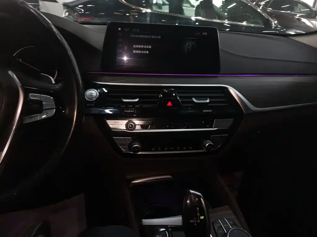BMW 5 Series 2018 — фото 13