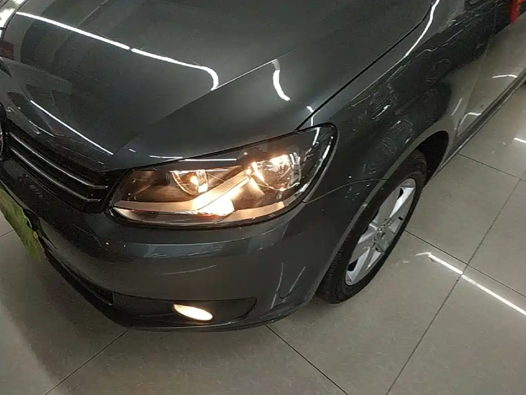Volkswagen Touran 2015 — фото 24