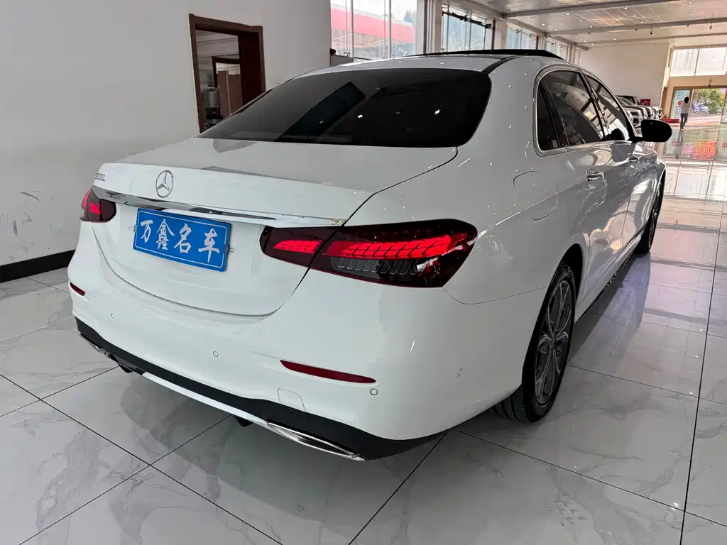Mercedes-Benz E-Class 2023 — фото 19