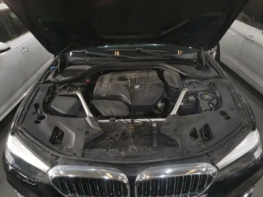 BMW 5 Series 2018 — фото 20