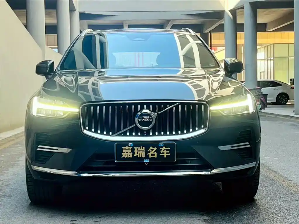 Volvo XC60 2022 — фото 13