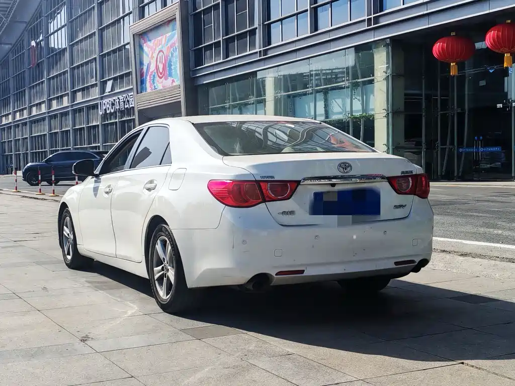 Toyota Reiz 2013