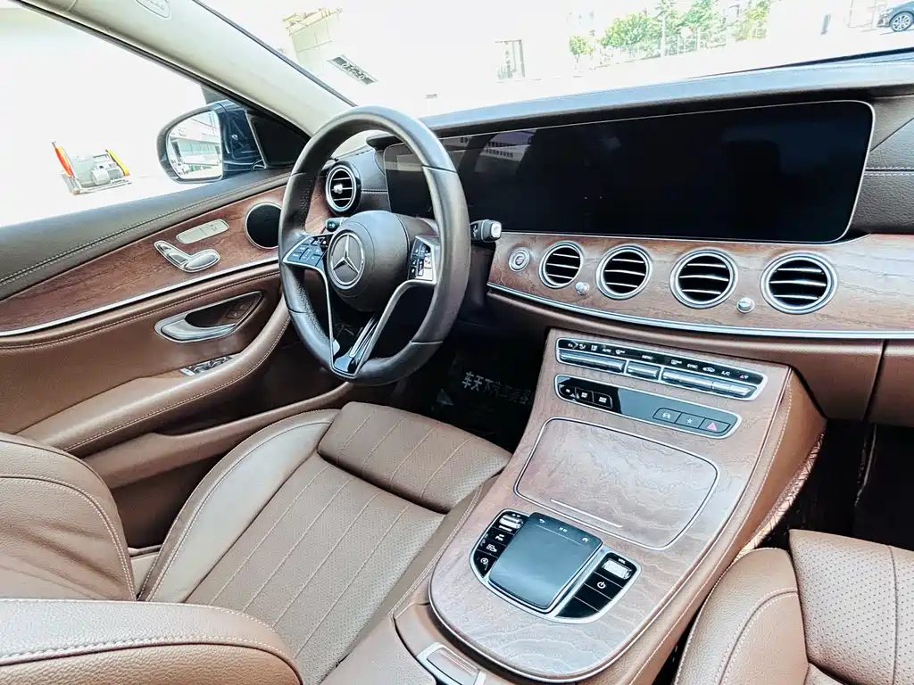 Mercedes-Benz E-Class 2023 — фото 7