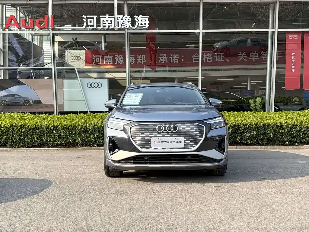 Audi Q4 e-tron 2024 — фото 2
