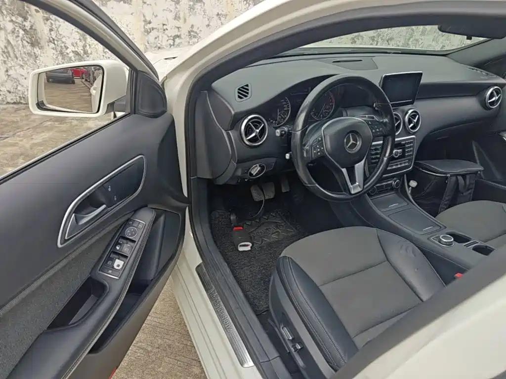 Mercedes-Benz A-Class 2016 — фото 16