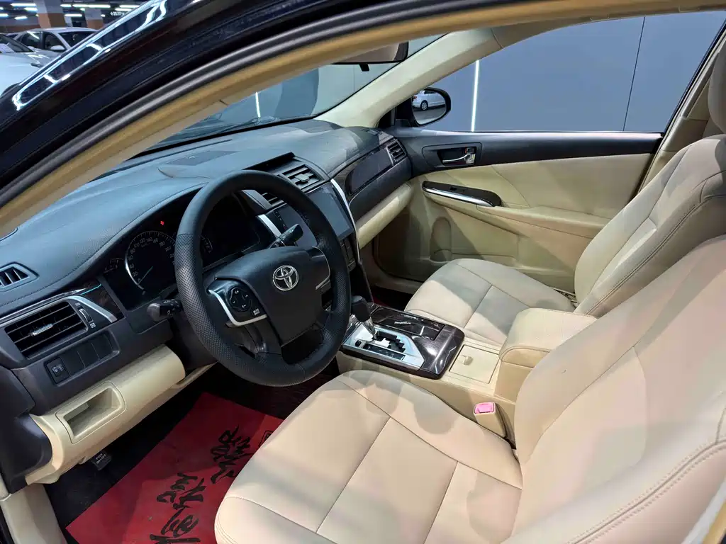 Toyota Camry 2015 — фото 4