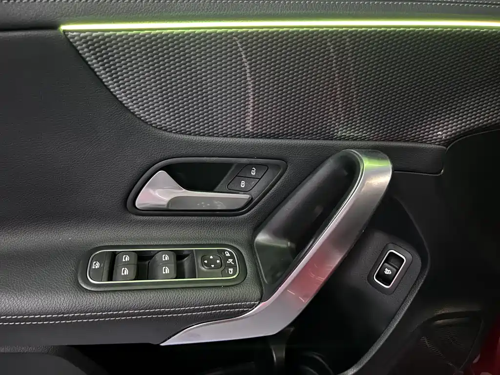 Mercedes-Benz A-Class 2022 — фото 12