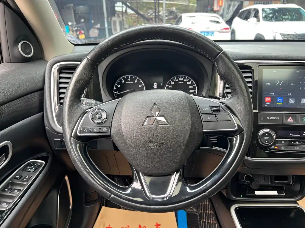 Mitsubishi Outlander 2020 — фото 10