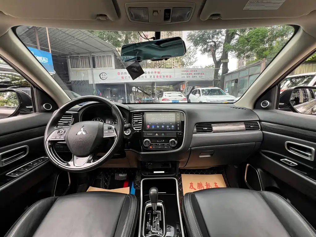 Mitsubishi Outlander 2020 — фото 14
