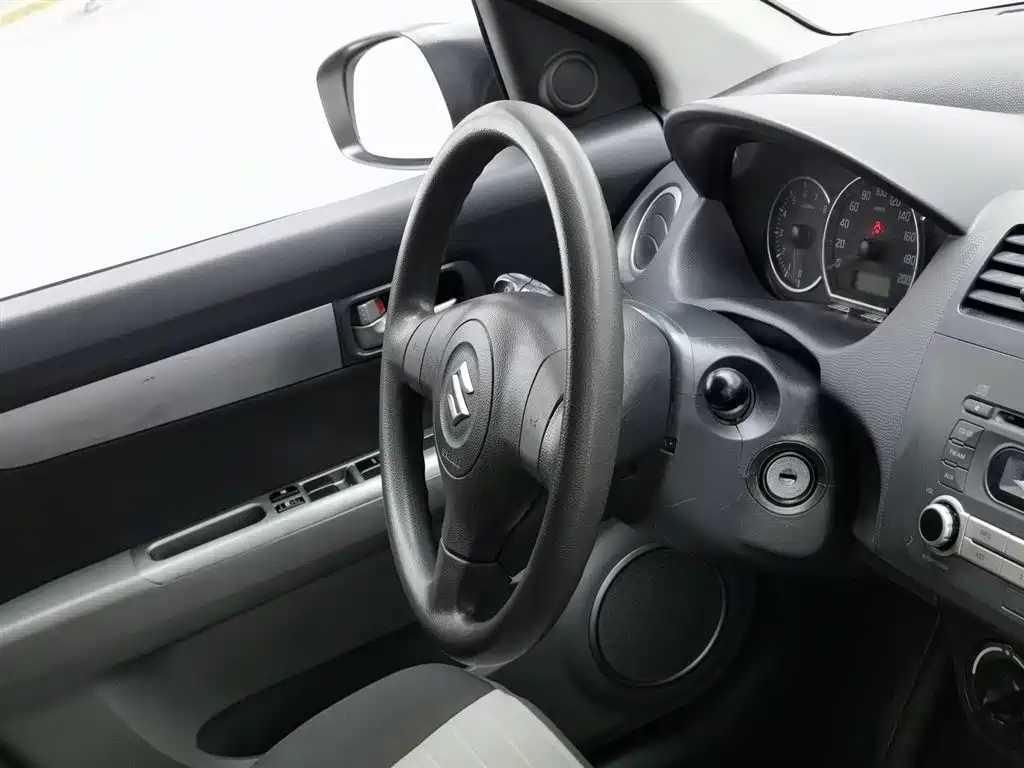 Suzuki Swift 2015 — фото 22