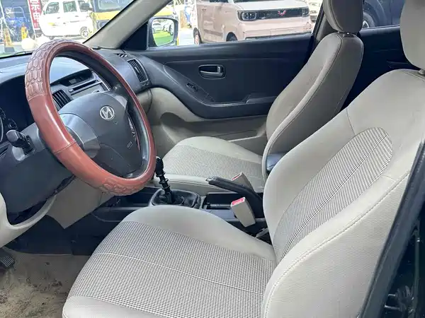 Hyundai Yuedong 2011