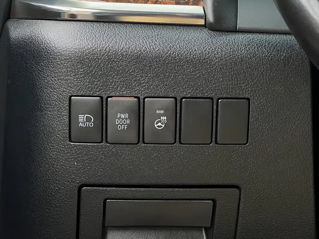 Toyota Alphard 2021 — фото 17