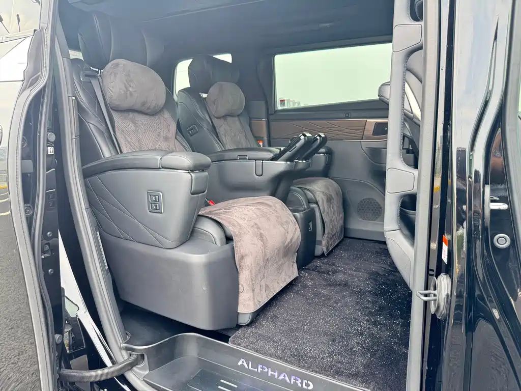 Toyota Alphard 2024 — фото 22