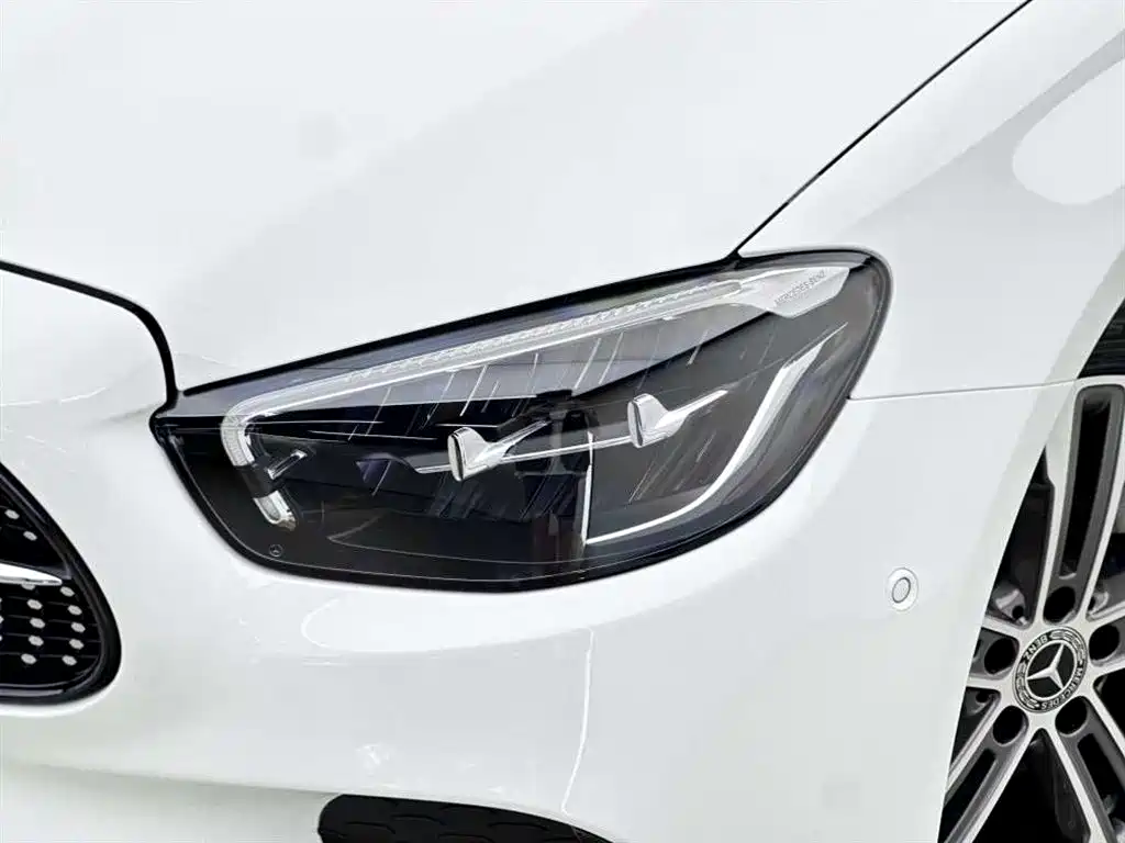 Mercedes-Benz E-Class 2022 — фото 12