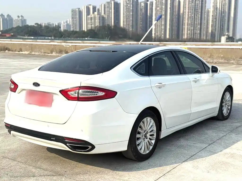 Ford Mondeo 2015 — фото 23