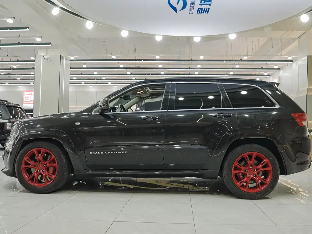 Jeep Grand Cherokee SRT 2012 — фото 4