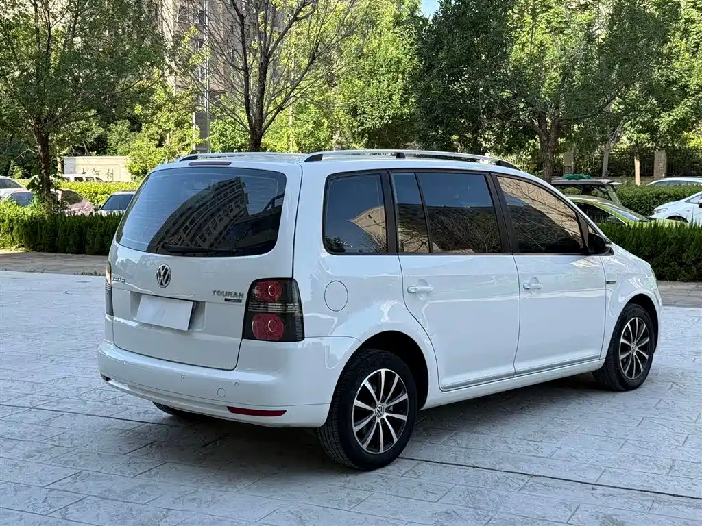 Volkswagen Touran 2016 — фото 13