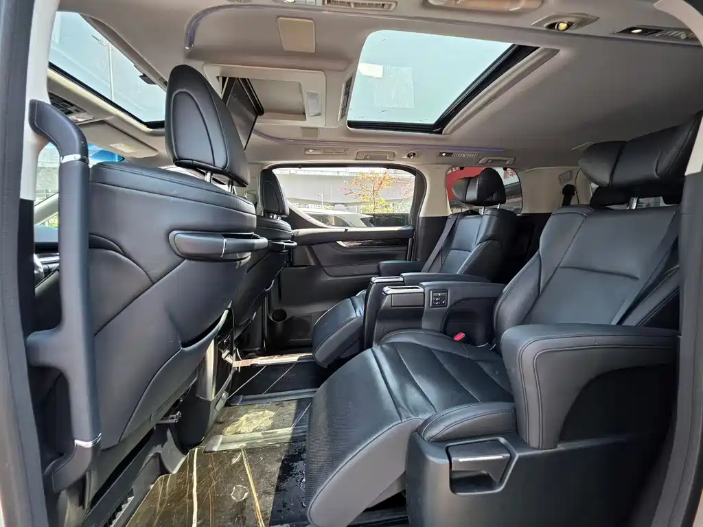Toyota Vellfire 2022 — фото 5