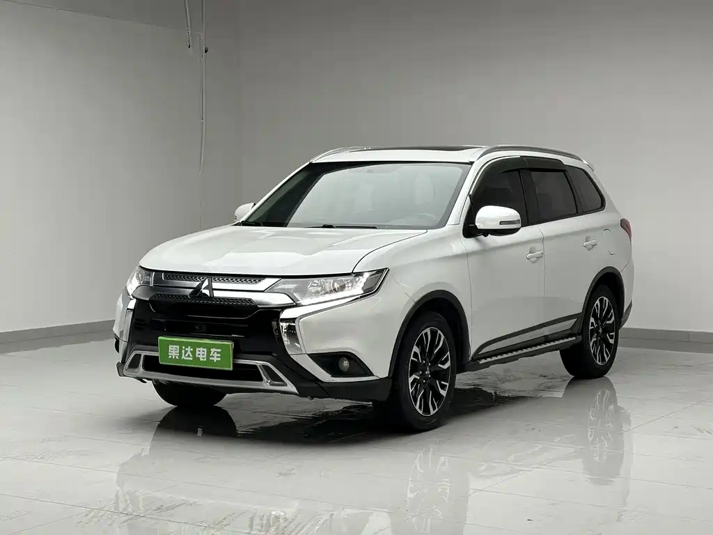 Mitsubishi Outlander 2020 — фото 1