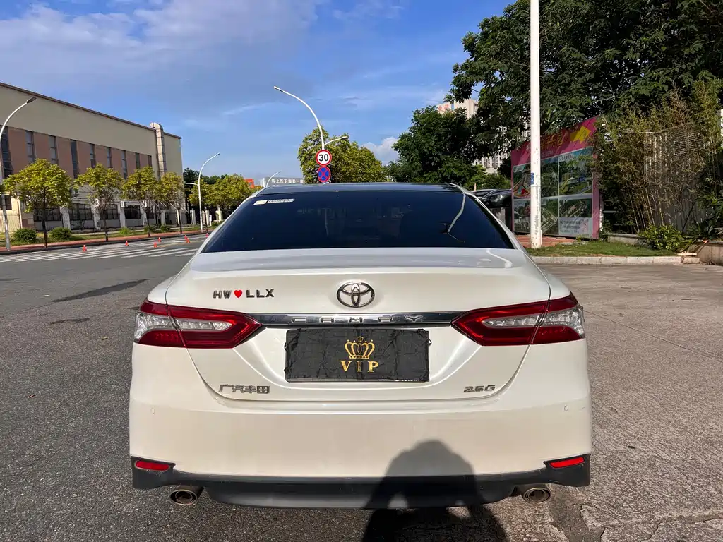 Toyota Camry 2020 — фото 5