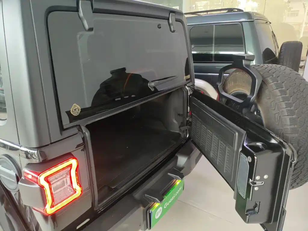 Jeep Wrangler 2023 — фото 15