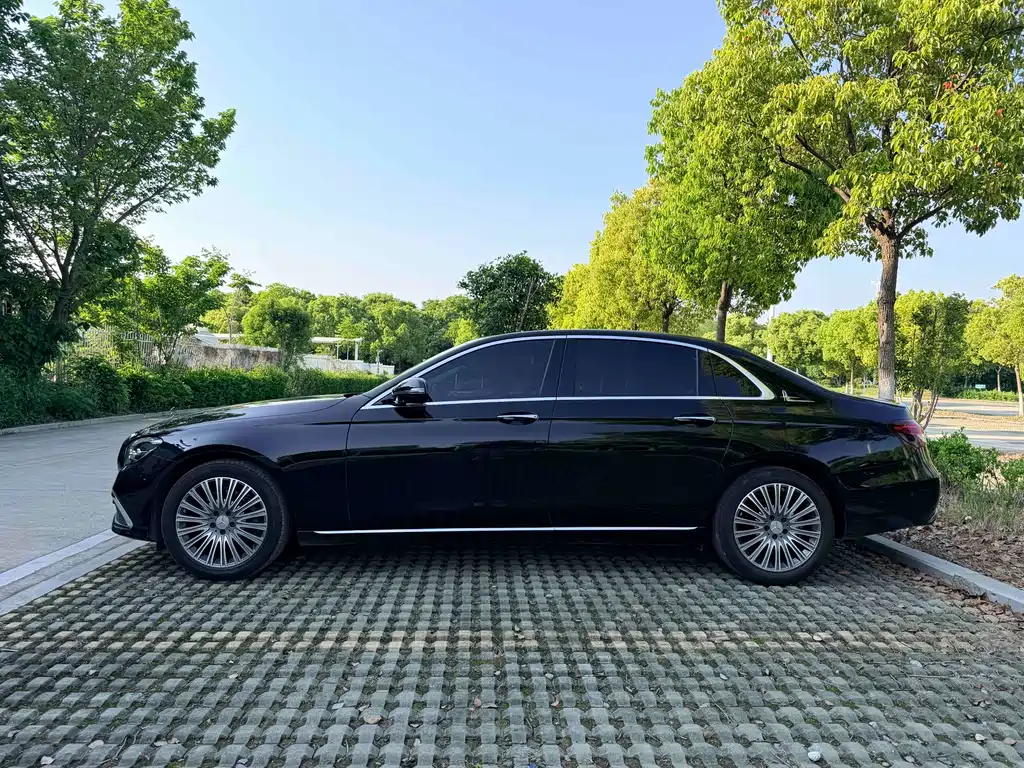 Mercedes-Benz E-Class 2023 — фото 4