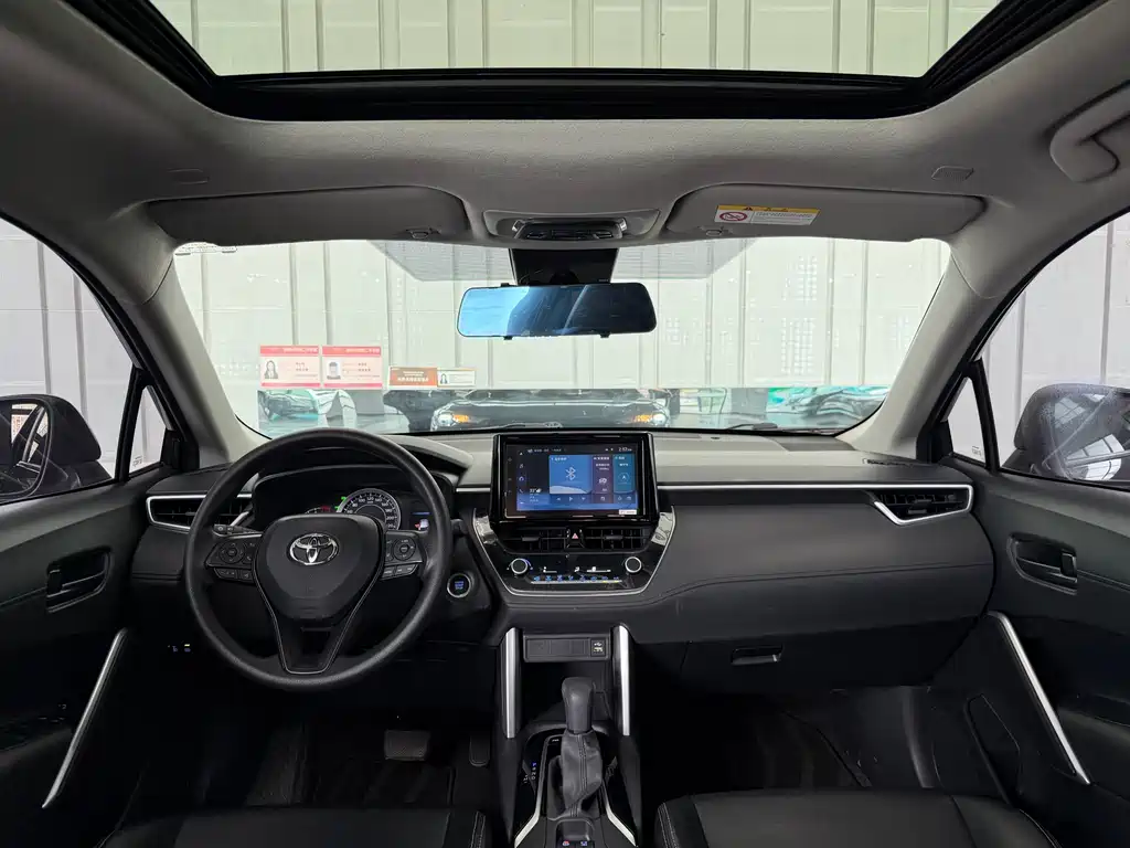 Toyota Corolla Cross 2023 — фото 13