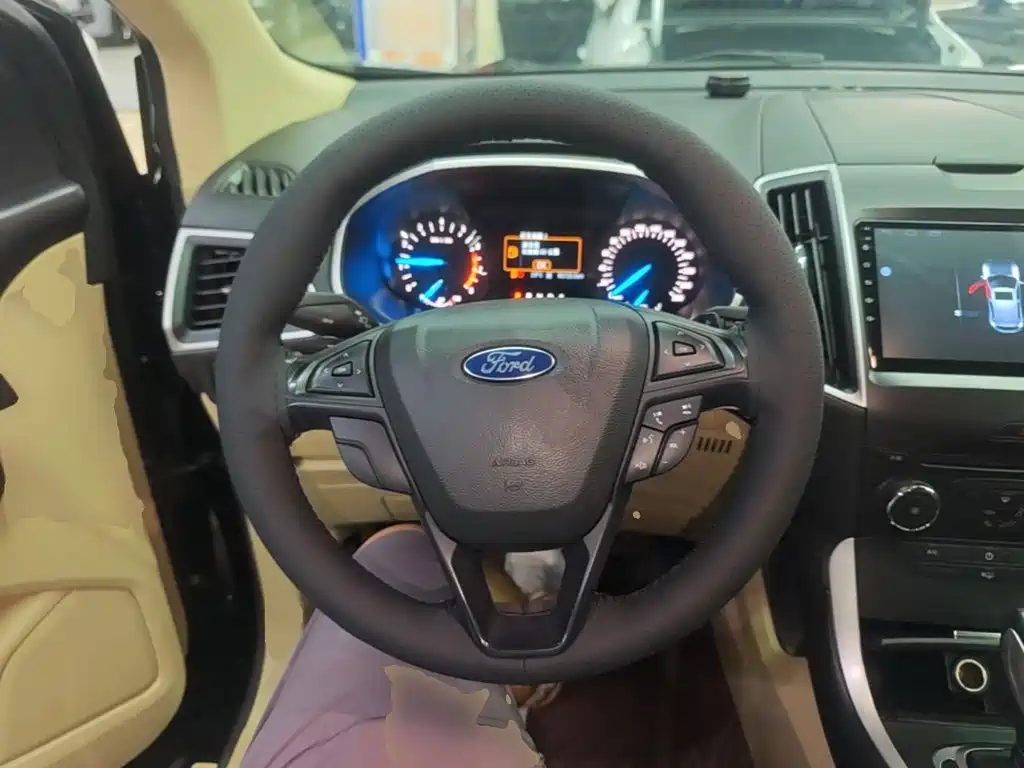 Ford Edge 2019 — фото 11