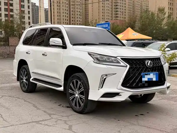 Lexus LX 2011