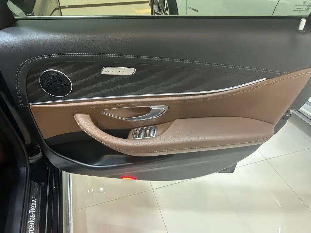 Mercedes-Benz E-Class 2020 — фото 11