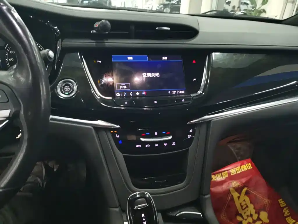 Cadillac XT6 2021 — фото 13