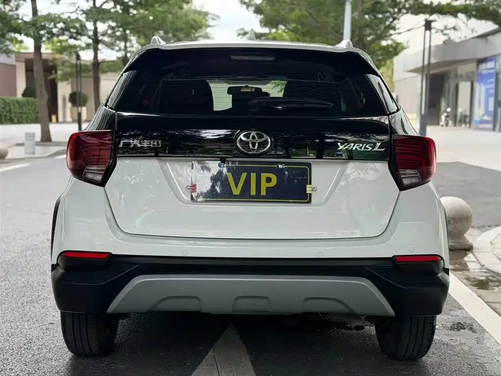 Toyota Yaris L 2023 — фото 15