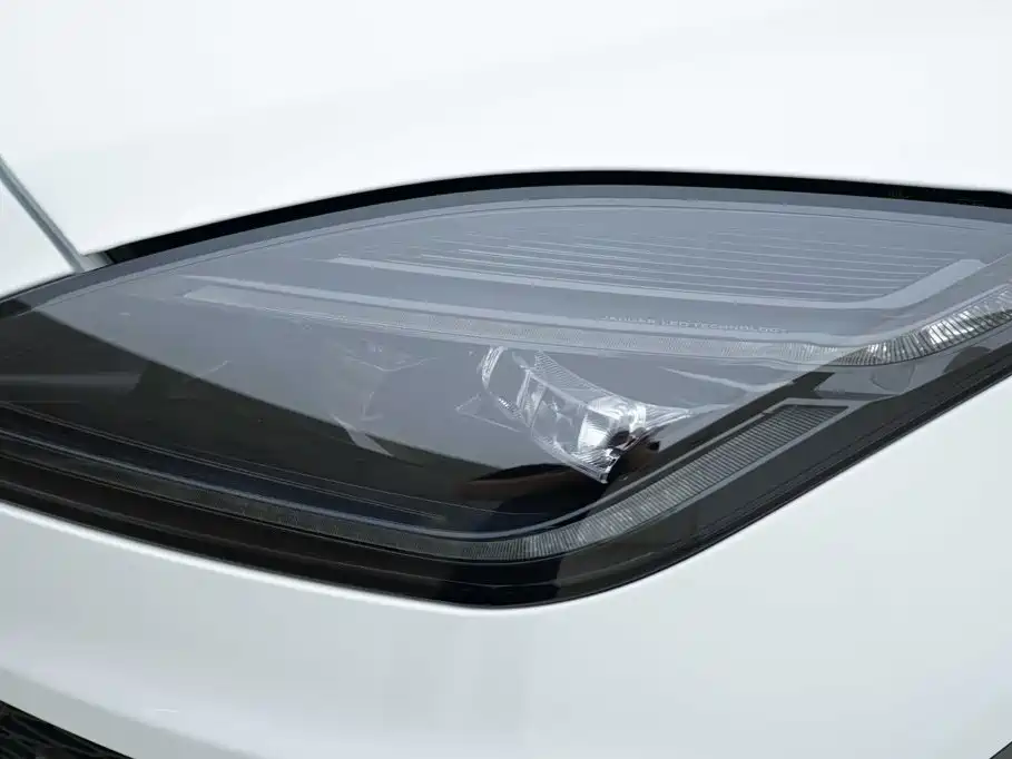 Jaguar E-PACE 2024 — фото 15