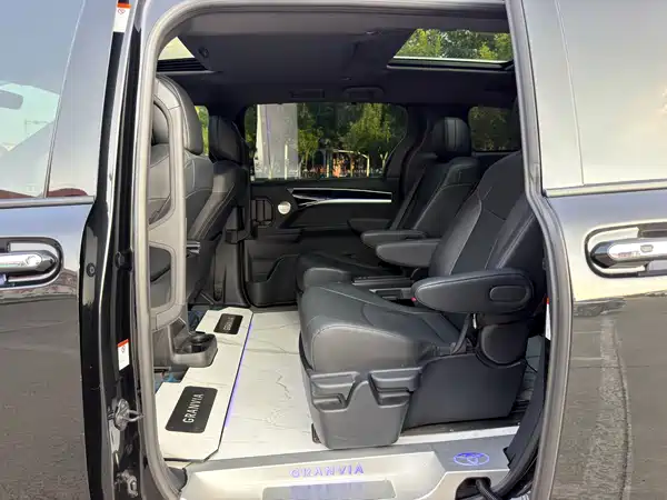Toyota Granvia 2024